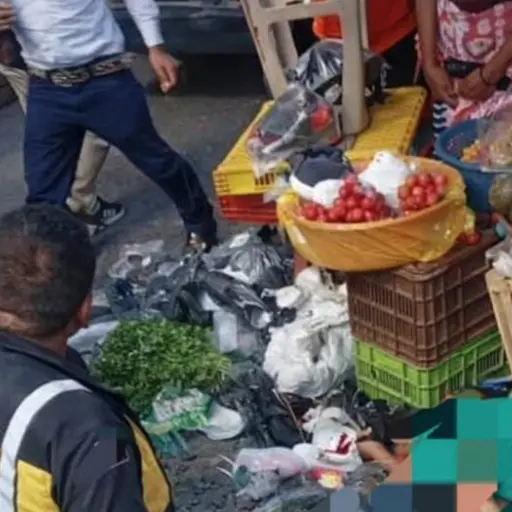 Dos menores murieron en el lugar del ataque armado en el mercado de Jalapa. ,Bomberos Voluntarios