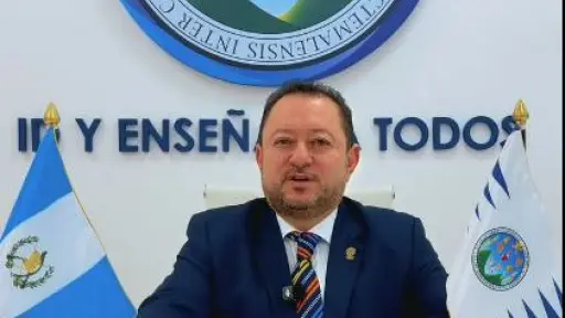 Presentan 12 amparos contra reelección de Walter Mazariegos