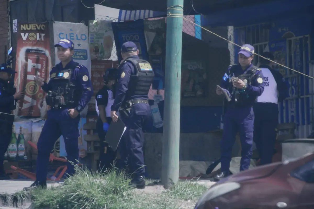 En el lugar donde ocurrió la balacera en zona 6 se confirmó el fallecimiento de dos personas. , Bomberos Voluntarios