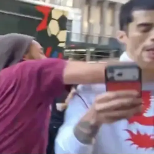 Influencer noqueado.  ,Captura de pantalla video de X.