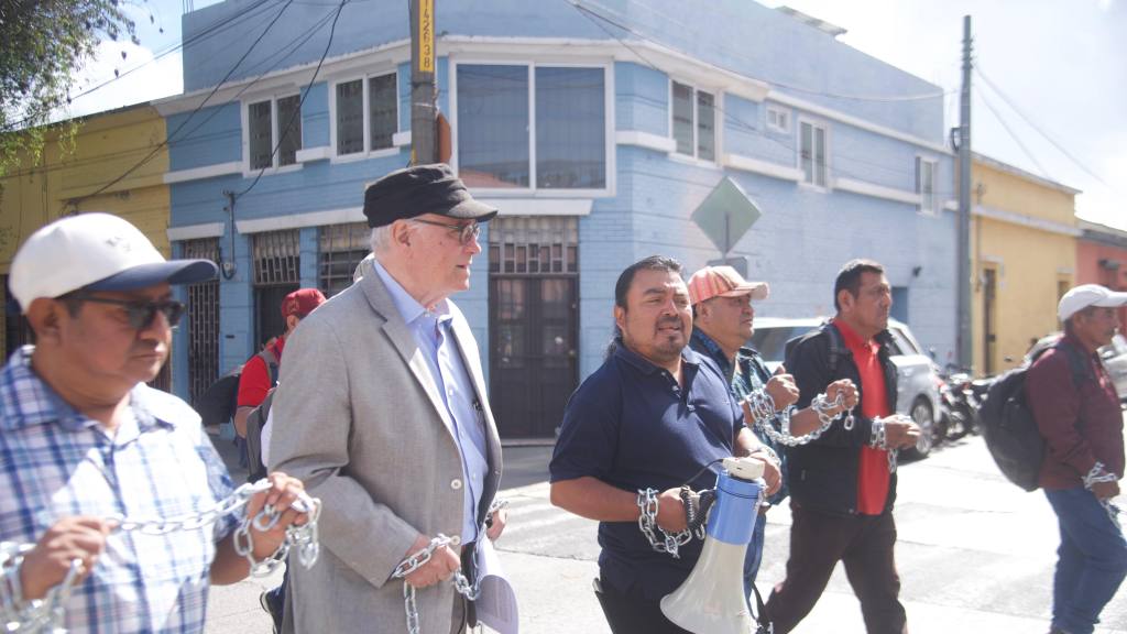 Caminata en la capital deex presos políticos  | Omar Solís/EU
