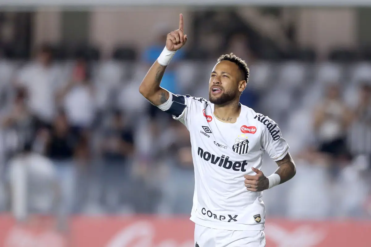 Neymar bajo el ojo del huracán en Brasil 