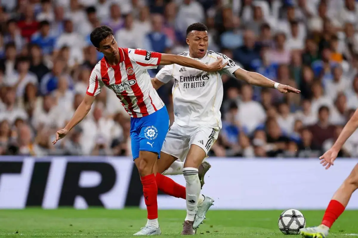Golpe que recibió Mbappé en el partido ante el Girona - Real Madrid C.F.