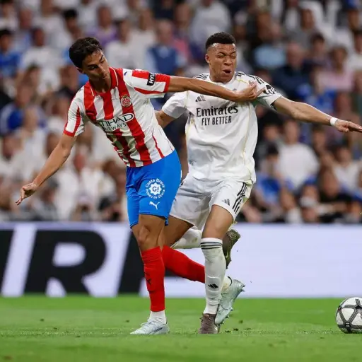 Golpe que recibió Mbappé en el partido ante el Girona - Real Madrid C.F.