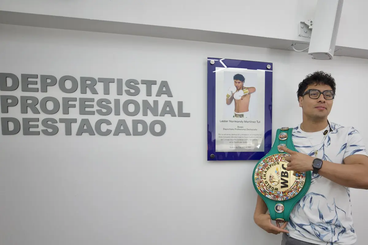 Lester Martínez fue condecorado por el Comité Olímpico Guatemalteco - COG
