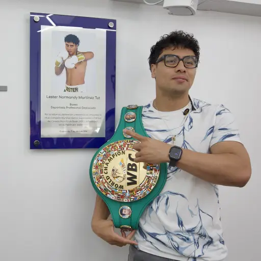 Lester Martínez fue condecorado por el Comité Olímpico Guatemalteco - COG