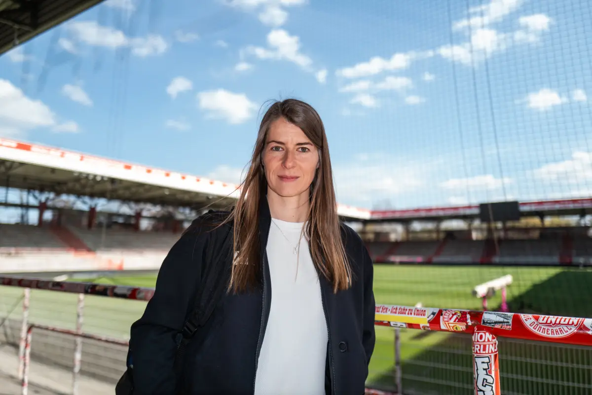 Marie-Louise Eta hace historia como la primera entrenadora en la Bundesliga - FC Union