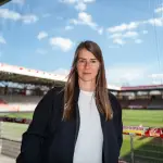 Marie-Louise Eta hace historia como la primera entrenadora en la Bundesligat