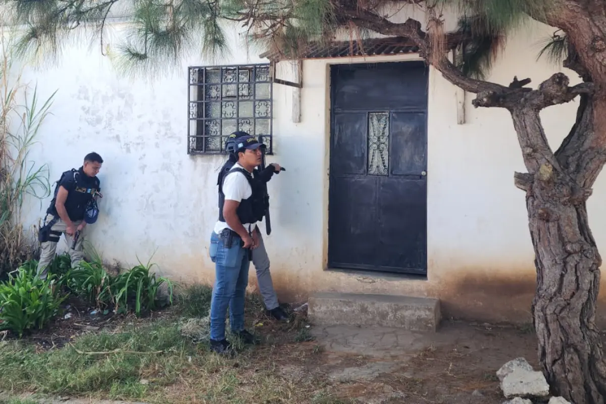 La PNC contabiliza las armas encontradas en este sector de la zona 18., PNC de Guatemala.