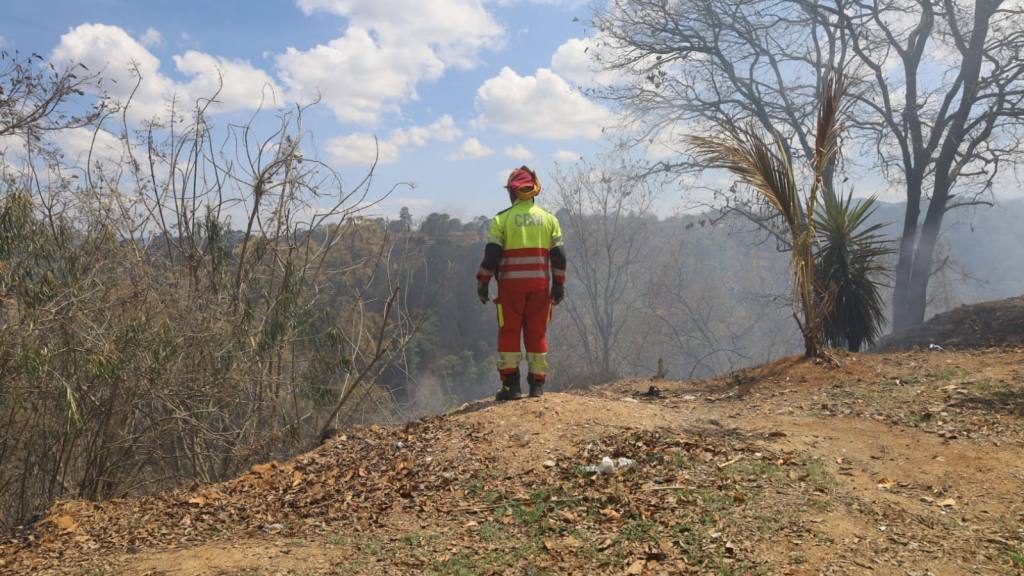 Bomberos Municipales apagan incendio en Villas del Milagro | Bomberos Municipales