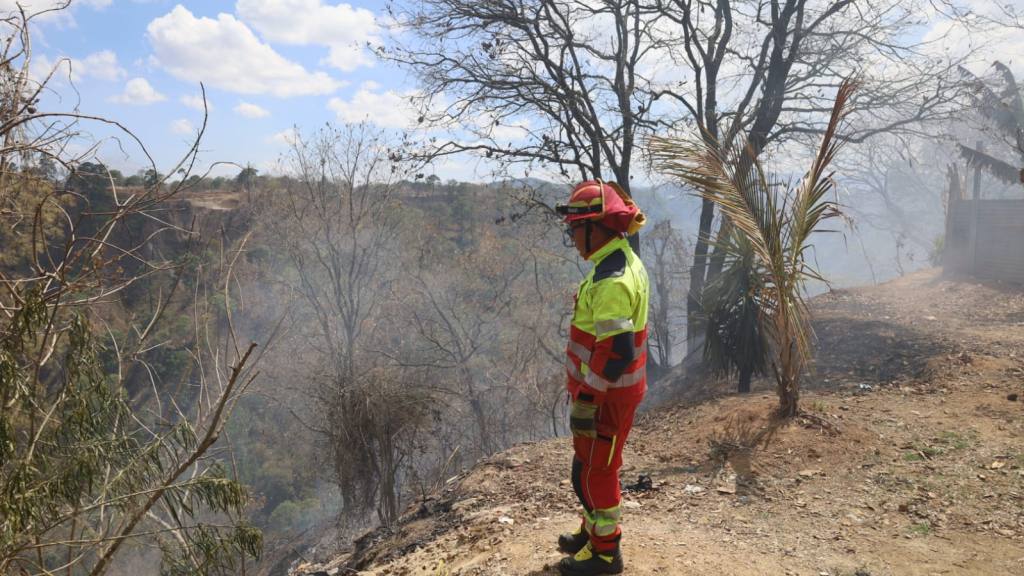 Bomberos Municipales apagan incendio en Villas del Milagro | Bomberos Municipales