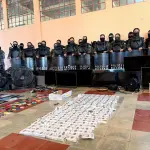Las autoridades embalaron los ilícitos localizados dentro del penal de mujeres. ,Ejército de Guatemala.