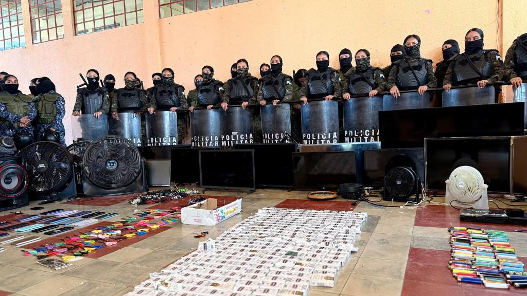 Requisa en el COF culmina con el hallazgo de varios ilícitos | Ejército de Guatemala