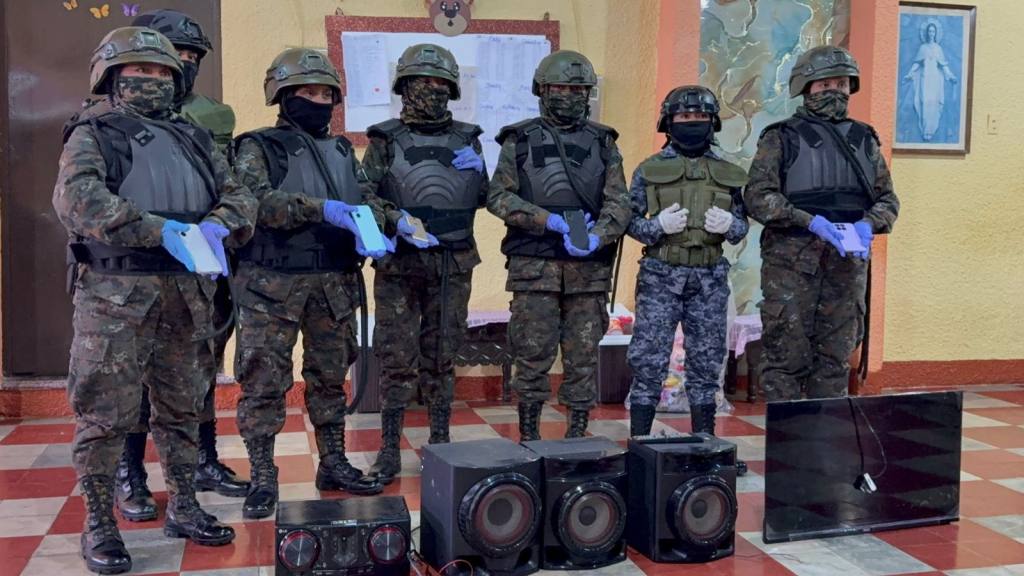 Requisa en el COF culmina con el hallazgo de varios ilícitos | Ejército de Guatemala