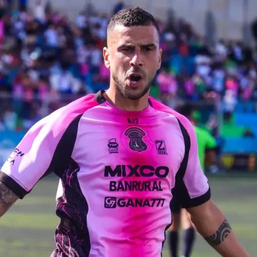 Martínez y Casas en una disputa importante por el título de goleo 