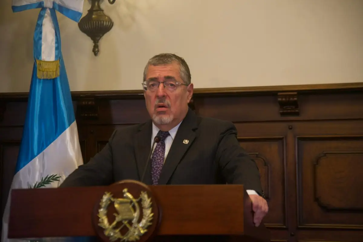 El presidente Bernardo Arévalo durante la conferencia de prensa "La Ronda", el lunes 13 de abril de 2026., Omar Solís/Emisoras Unidas