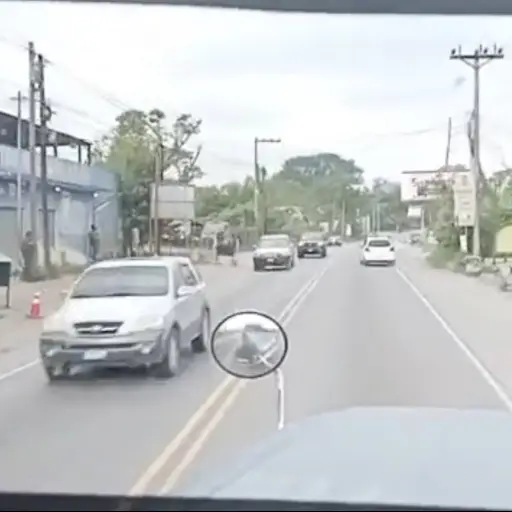 Video viral exhibe a conductor ebrio en ruta al Atlántico. ,Captura de pantalla video de X.