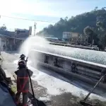 Camión cargado con combustible vuelca en ruta Interamericanat