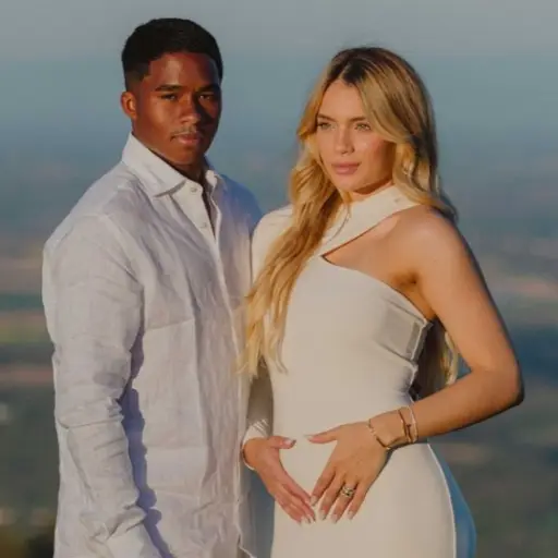 Fotografía que comparte Gabriely al momento de anunciar que serán padres de familia con Endrick 