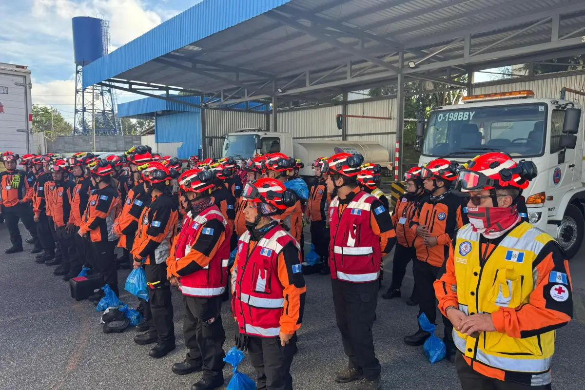 Varios rescatistas realizan ejercicios de rescate en el Campo Marte, zona 5 capitalina., Conred.