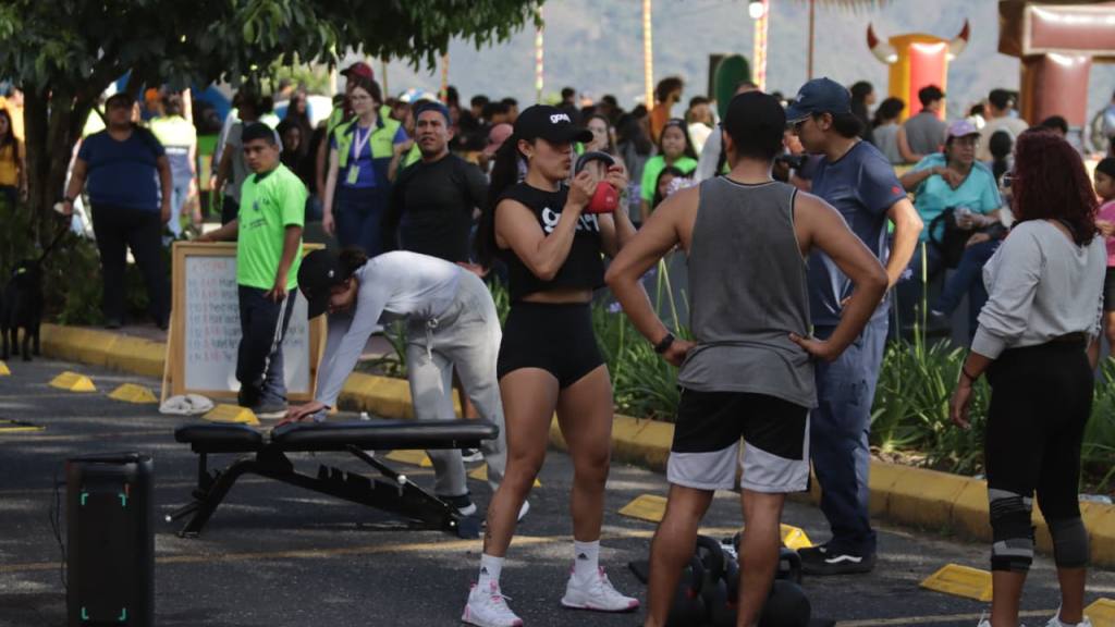 Celebran el Festival de la Juventud en Plaza Berlín, zona 13 | Alex Meoño