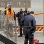 Conmoción en metro de Nueva York tras ataque que dejó tres heridos. ,Captura de pantalla video de X.