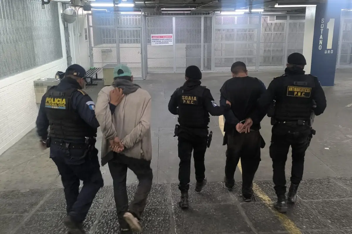 Los hombres fueron detenidos tras una persecución, desde la zona 6 capitalina., PNC