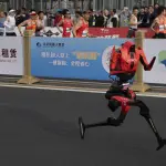 Robots participan en la Media Maratón de Pekínt