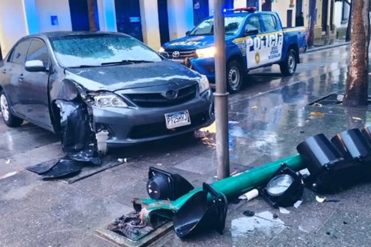 El accidente ocurrió en la 6a. avenida y 5a. calle de la zona 1., Amílcar Montejo.