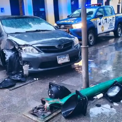 El accidente ocurrió en la 6a. avenida y 5a. calle de la zona 1. ,Amílcar Montejo.