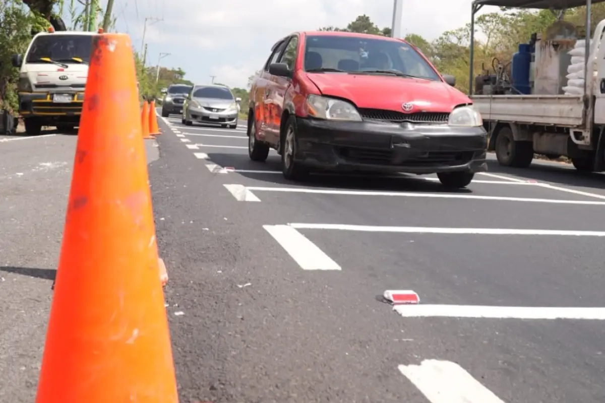 Las autoridades hicieron un llamado a manejar con precaución por las lluvias que afectan una parte del país., Tránsito PNC.