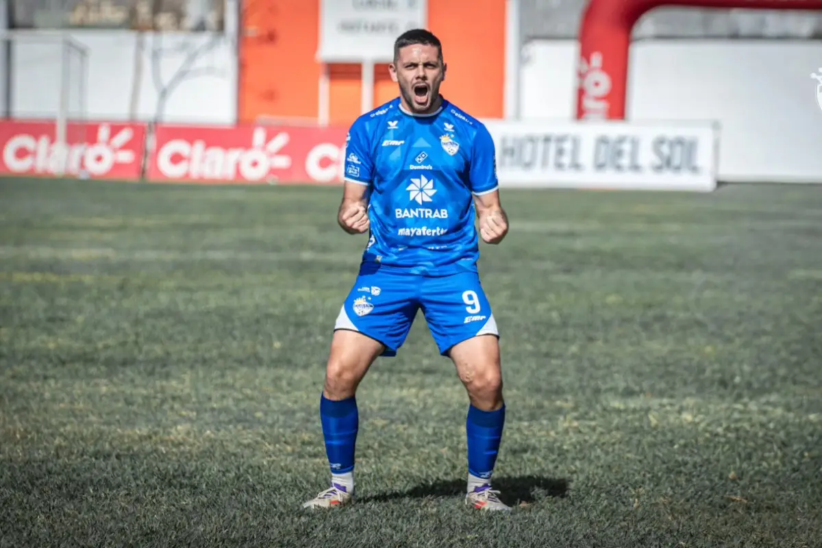 Celebración de Uri Amaral - Cobán Imperial