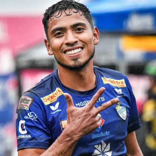 Óscar Mejía terminó defendiendo la portería de Cobán Imperial 