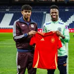 Vinícius invita a Lamine Yamal a luchar contra el racismot