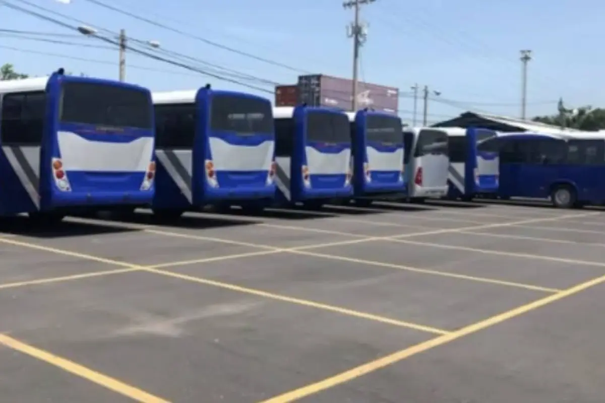 Buses del transporte urbano estacionados., Catug