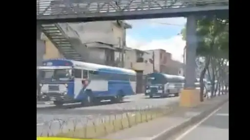 Caravanas de transporte recorren la capital para exigir acciones ante crisis de combustibles
