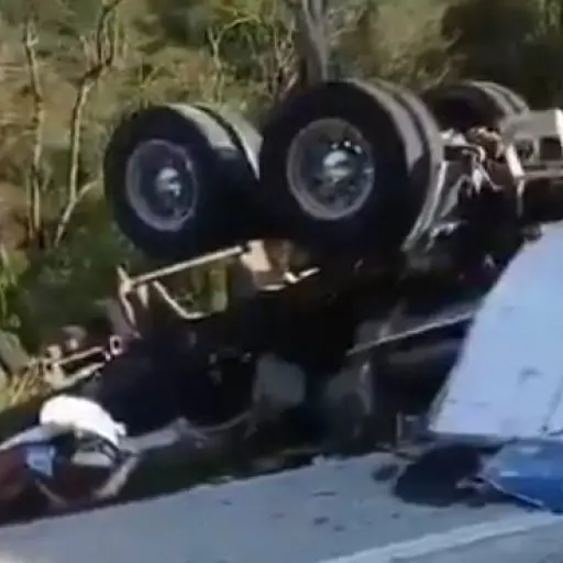 Choque entre bus y camión en Honduras ,Captura de pantalla de la red social X