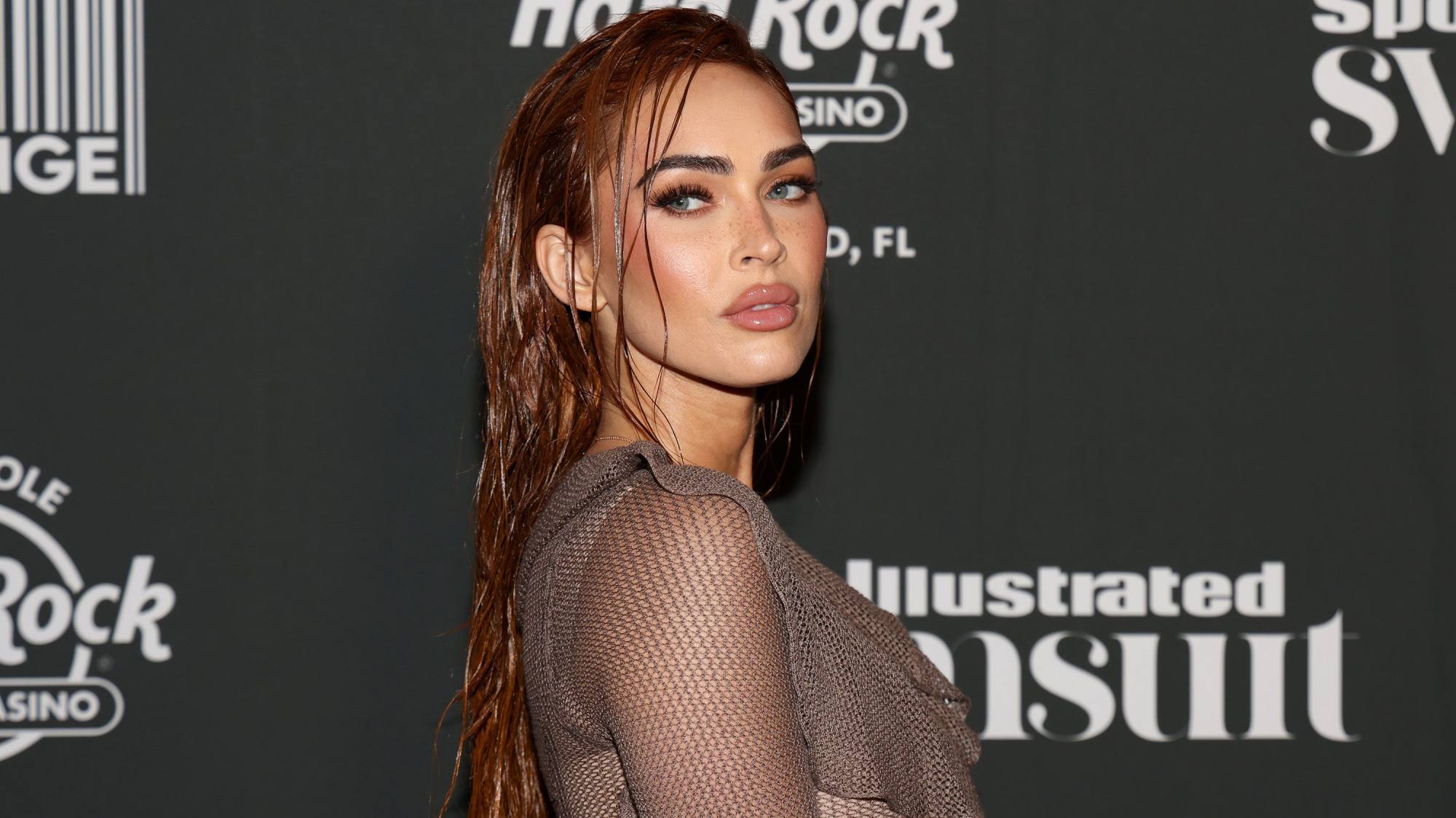 Megan Fox lanza su página de suscripción Subs.com, pero el sitio colapsa al debutar