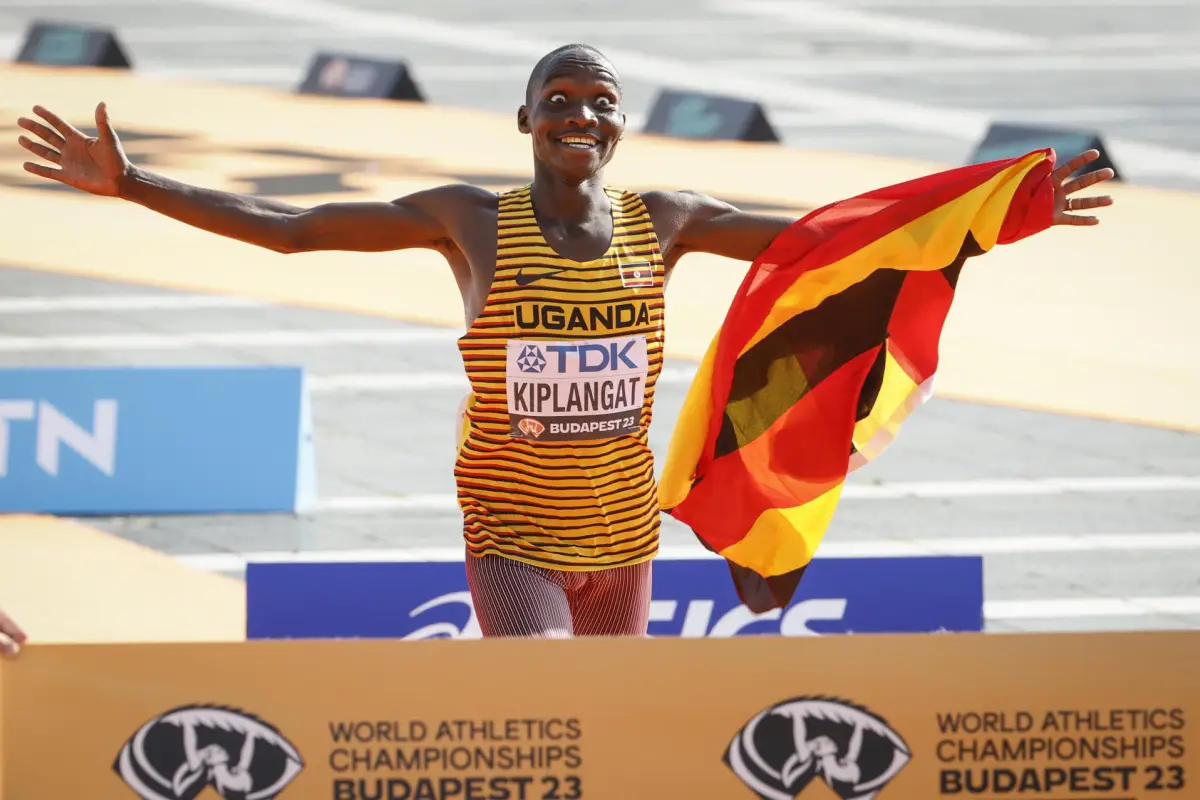 Victor Kiplangat, ganador de la prueba de maratón en el Mundial de Atletismo en 2023 - EFE