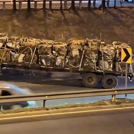 El vehículo de transporte de carga quedó obstaculizando el Periférico. ,PMT capitalina/Montejo