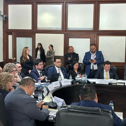 Reunión de autoridades del Ejecutivo con los jefes de bloque del Congreso para analizar el tema del precio de los combustibles. ,Dayana Rashón/EU