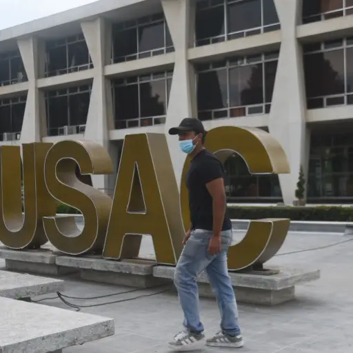 Reabren portones en USAC ,Omar Solís