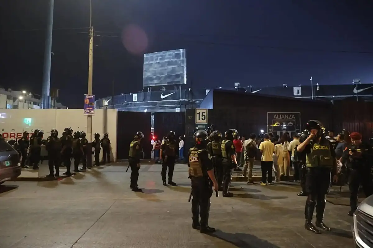 Un muerto y varios heridos tras avalancha humana en estadio de Alianza Lima - EFE