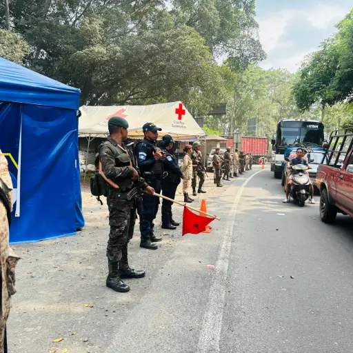 El Ministerio Público informó que se mantiene activo durante la campaña del SINAPRESE 2026. En la foto, las autoridades montan guardia en una carretera de Retalhuleu. ,Ministerio Público.