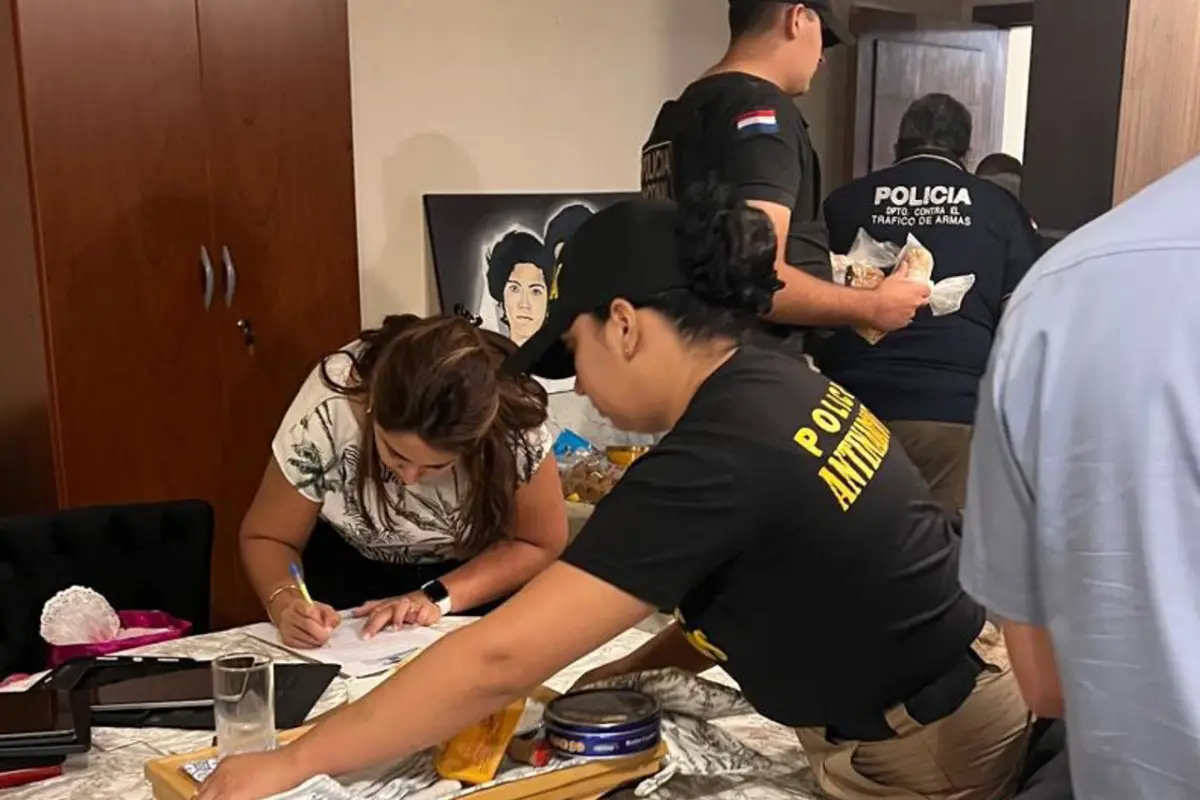 Prisión preventiva para empresaria por caso de pasaportes falsos de Ronaldinho - EFE