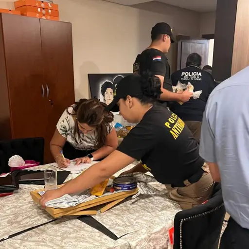 Prisión preventiva para empresaria por caso de pasaportes falsos de Ronaldinho - EFE