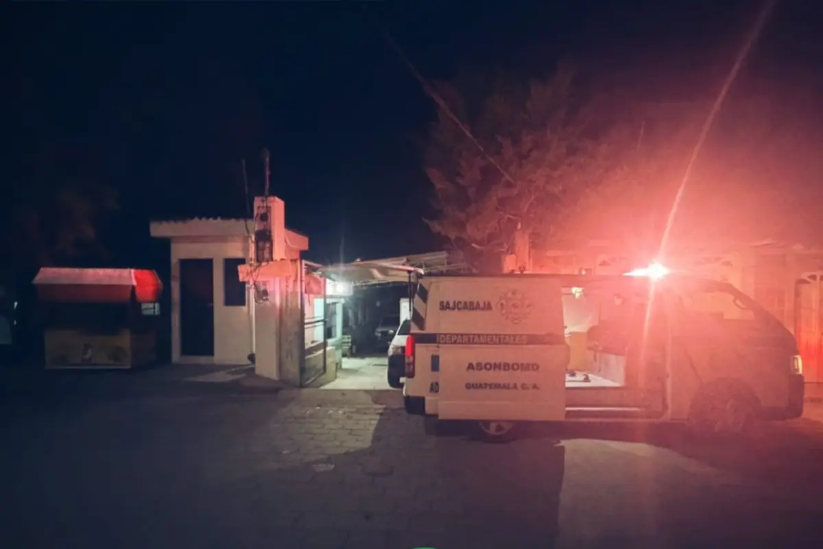 Uno de los motoristas fue llevado al CAP local, tras el choque., Bomberos Municipales Departamentales.