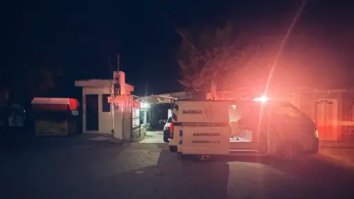 Uno de los motoristas fue llevado al CAP local, tras el choque. ,Bomberos Municipales Departamentales. 