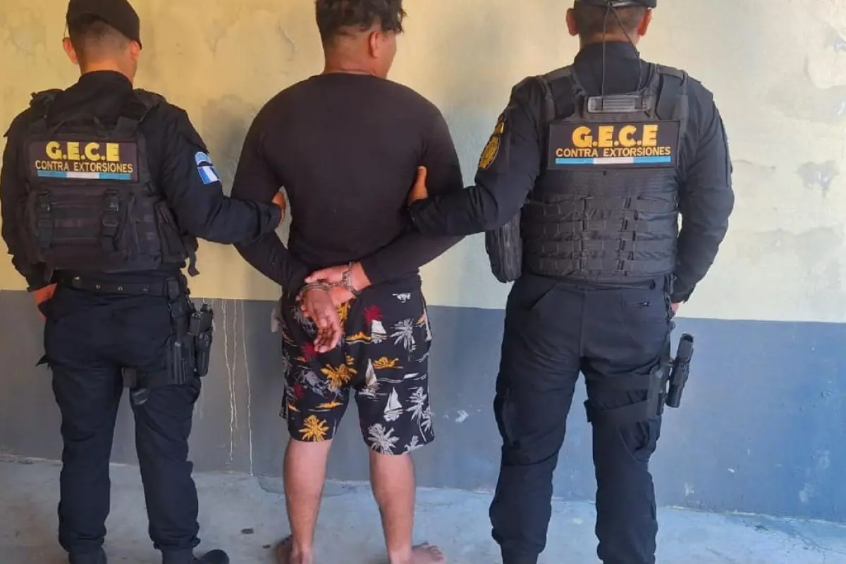 El detenido fue puesto ante la justicia para resolver su situación legal y presentar posibles pruebas de descargo., PNC de Guatemala.