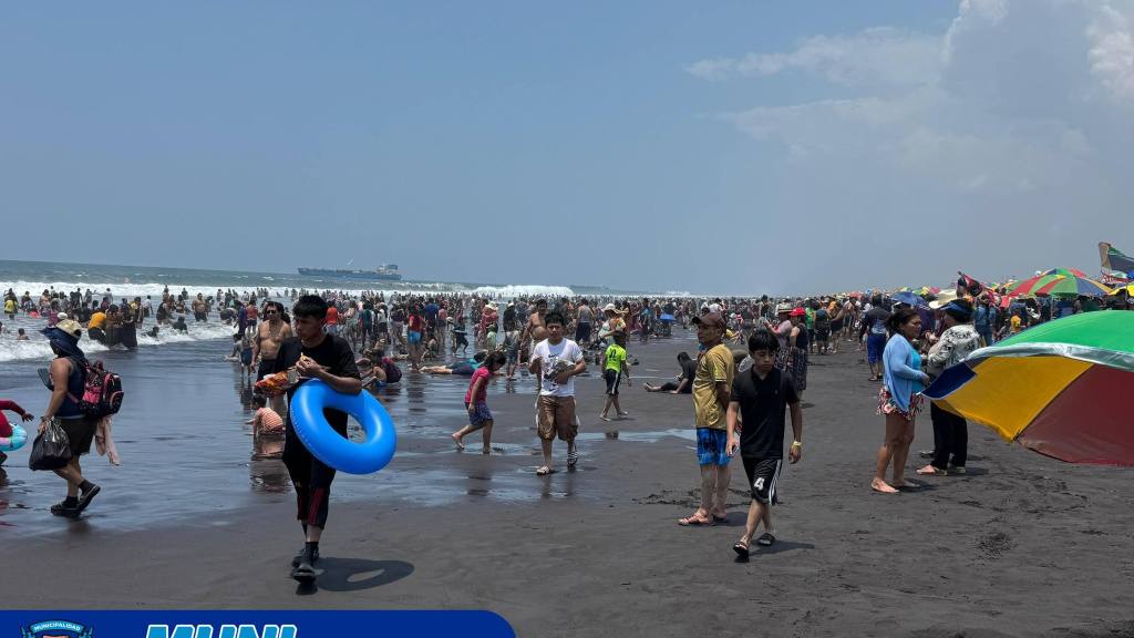 Veraneantes disfrutan de la playa pública de San José | Municipalidad de San José